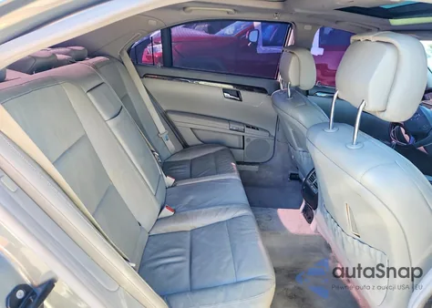 2012 Mercedes-Benz S 550 z USA, uszkodzony, nr VIN WDDNG7DB3CA487544